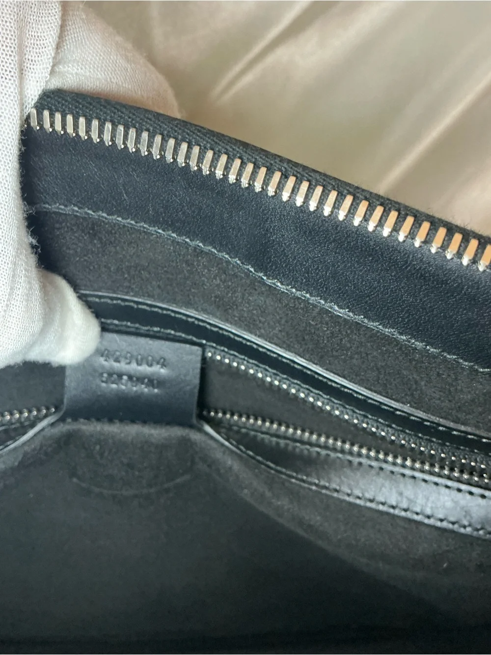 EUC Gucci Black Brown Signature Web Stripe Bee Messenger Clutch